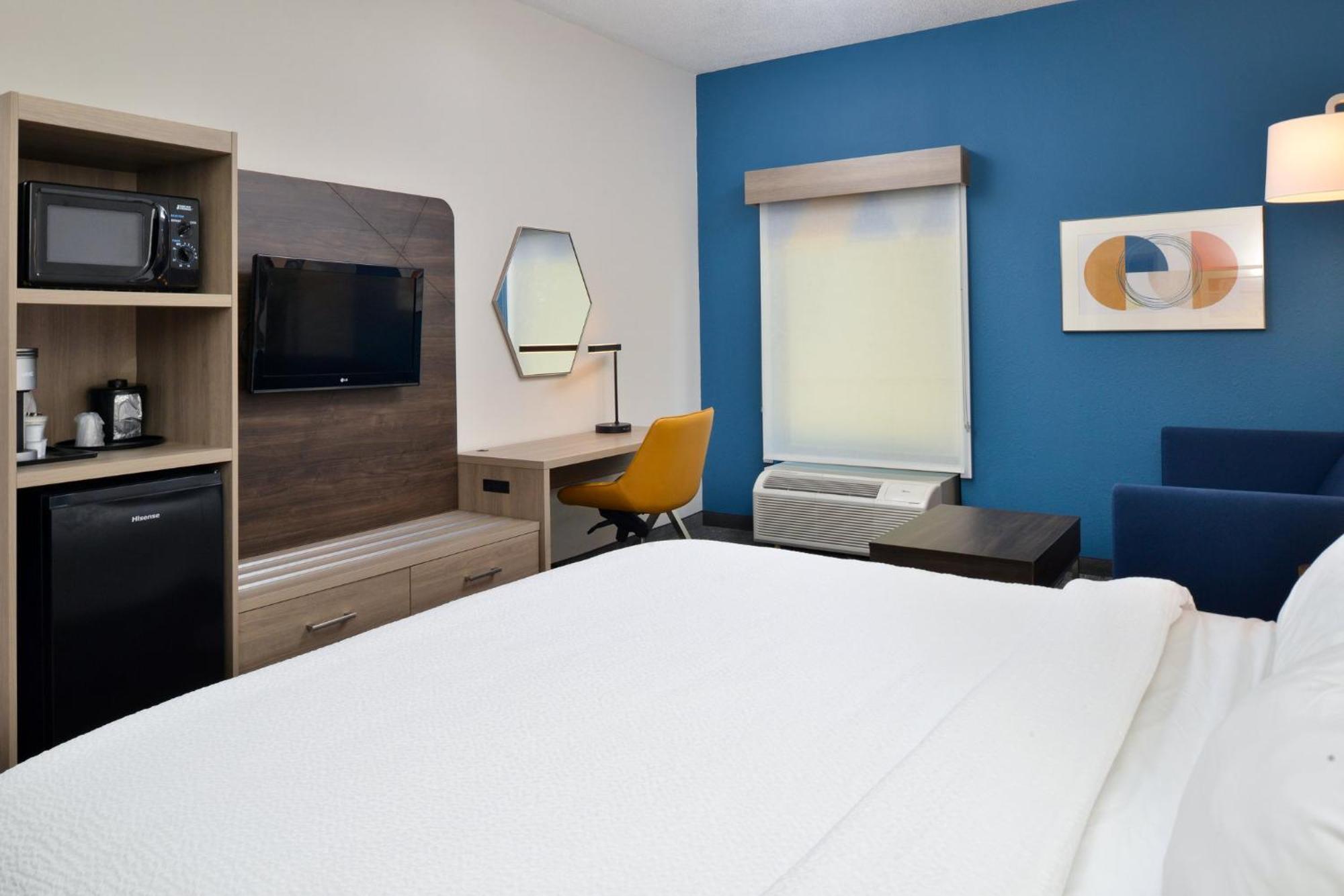 Express Lewisburg - By Ihg 2*