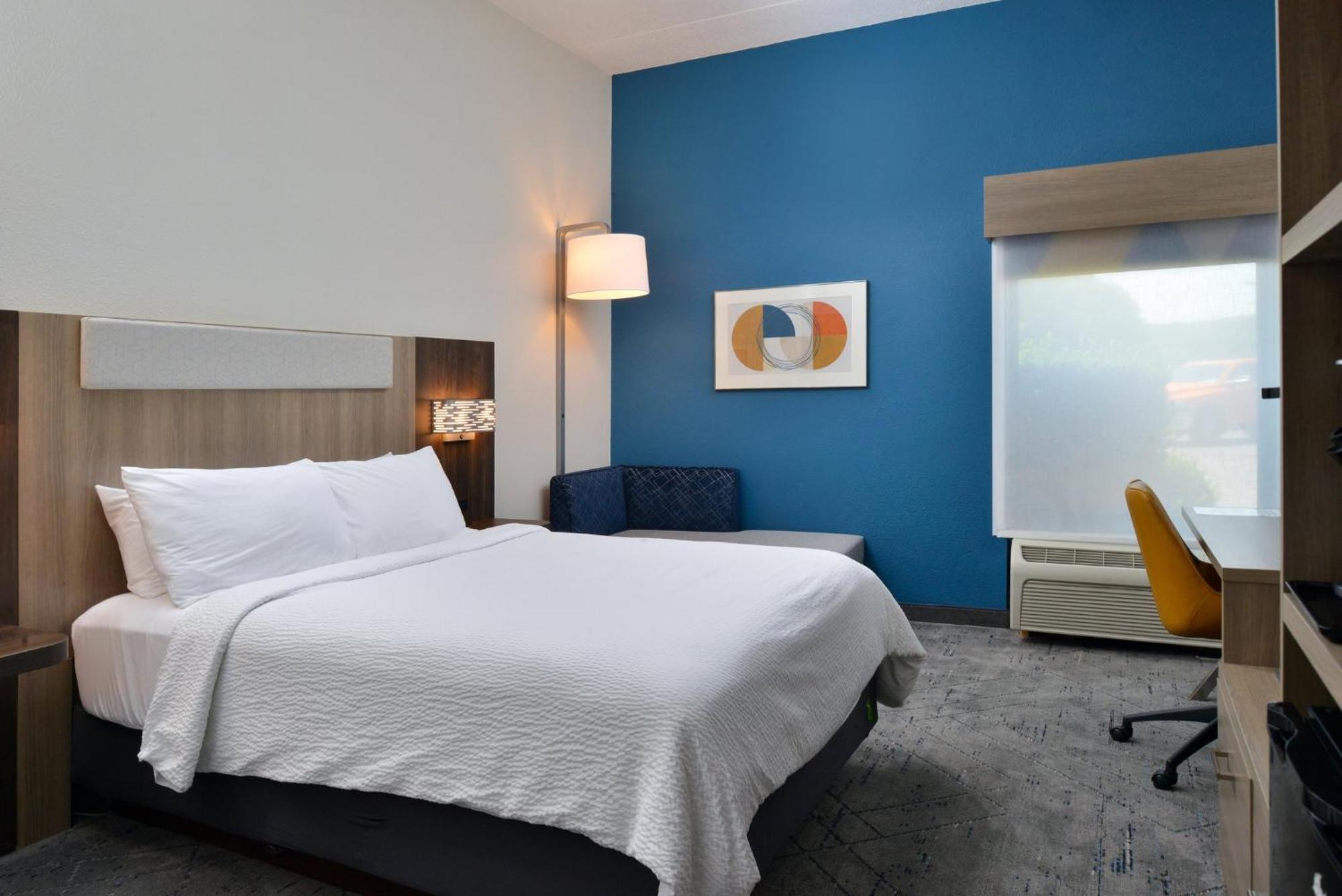 Express Lewisburg - By Ihg 2*
