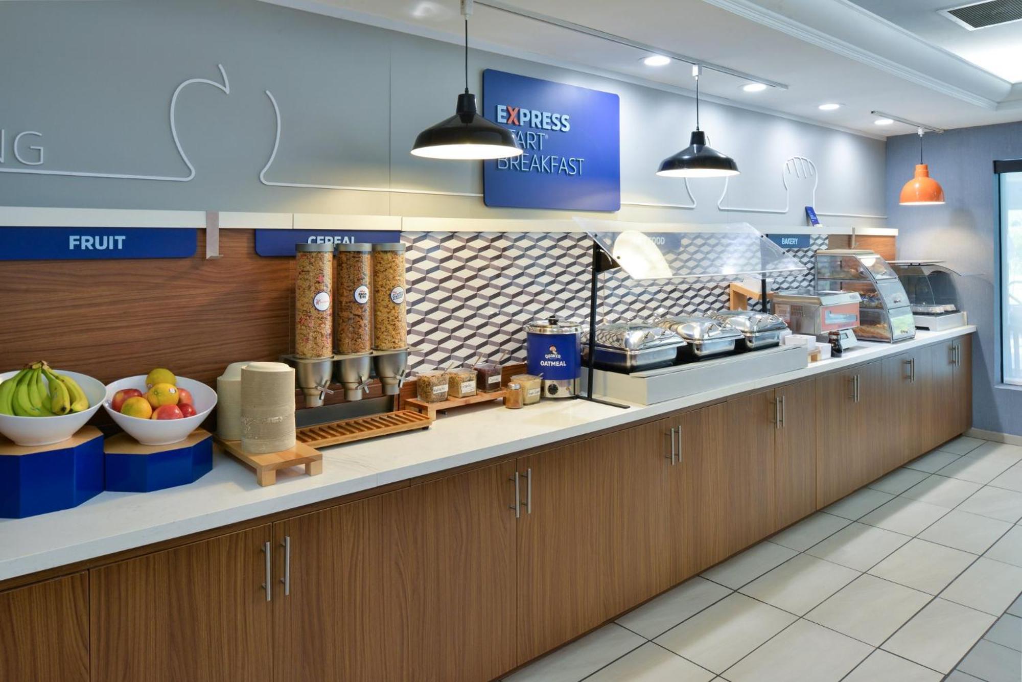 Express Lewisburg - By Ihg